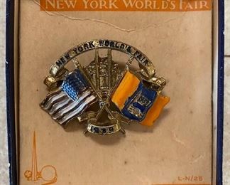 1939 WORLDS FAIR PIN IN ORIGIONAL BOX