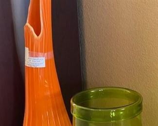 MID CENTURY L.E. SMITH "BITTERSWEET" GLASS VASE AND GREEN BLENKO VASE