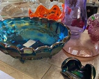COLORFUL PEACOCK BLUE FOOTED GLASS BOWL AND OTHER COLORED GLASS