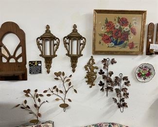 SELECTION OF WALL ART