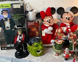 ANIMATED HOILDAY  DISNEY MINNE AND MICKEY MOUSE AND HOLLOWEEN FIGURES 