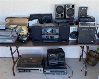 VCRS, SPEAKERS, TRUNTABLE