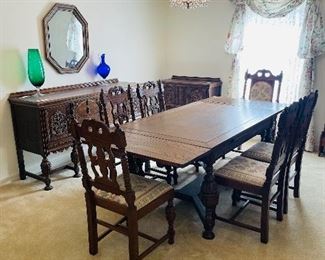 $695 
Wood Oak dining table 58Lx37Hx29W with 5 chairs + 1 Captain chair&nbsp;
2 leaves of 14" each.