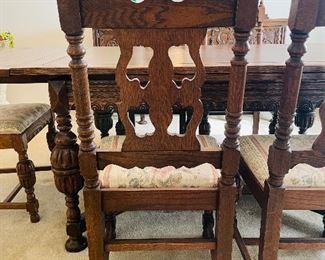 $695 
Wood Oak dining table 58Lx37Hx29W with 5 chairs + 1 Captain chair&nbsp;
2 leaves of 14" each.