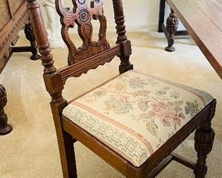 $695 
Wood Oak dining table 58Lx37Hx29W with 5 chairs + 1 Captain chair&nbsp;
2 leaves of 14" each.