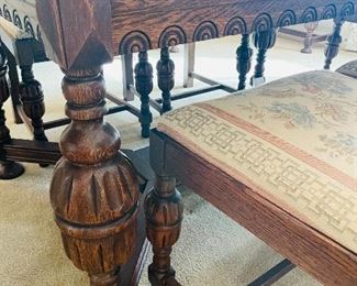 $695 
Wood Oak dining table 58Lx37Hx29W with 5 chairs + 1 Captain chair&nbsp;
2 leaves of 14" each.