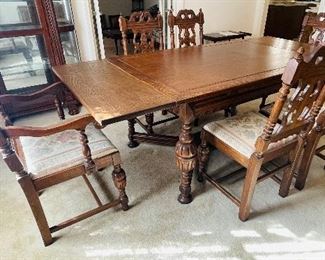 $695 
Wood Oak dining table 58Lx37Hx29W with 5 chairs + 1 Captain chair&nbsp;
2 leaves of 14" each.