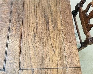 $695 
Wood Oak dining table 58Lx37Hx29W with 5 chairs + 1 Captain chair&nbsp;
2 leaves of 14" each.