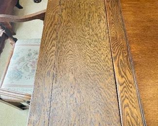 $695 
Wood Oak dining table 58Lx37Hx29W with 5 chairs + 1 Captain chair&nbsp;
2 leaves of 14" each.