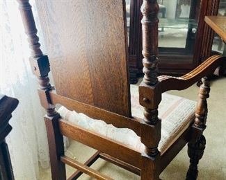 $695 
Wood Oak dining table 58Lx37Hx29W with 5 chairs + 1 Captain chair&nbsp;
2 leaves of 14" each.