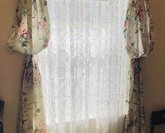 $70 
Valance floral Schintz window DR with white lace 
45W for 34W
window&nbsp;