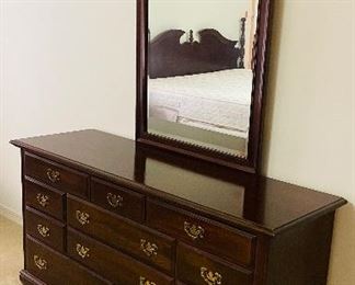 $295 
Mahogany dresser 60x19x31 & mirror 29x50 solid wood&nbsp;