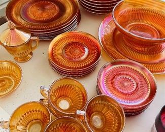 $180 Set Imperial rubigold geometric lines 7 dinner pl, 7 soup bowls,
6B&B
7 cups & saucers, C&S, 2 candleholders, 2 serving bowl
& round pl.&nbsp;