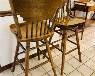 $80 
Set of 2 oak barstools