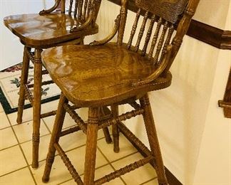 $80 
Set of 2 oak barstools