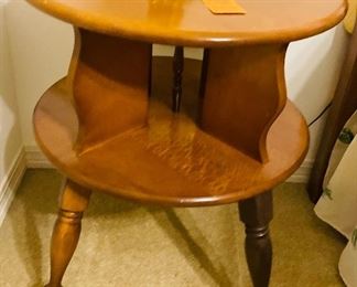 $150 
Pair of maple wood round tables with shelve 25Hx 20W
