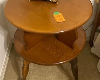 $150 
Pair of maple wood round tables with shelve 25Hx 20W
