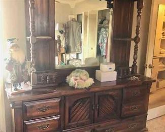 long dresser w/mirror