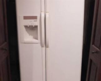 Frigidaire Gallery Side by Side Refrigerator