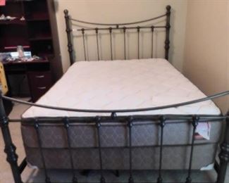 Metal Spindle Post Queen Bed