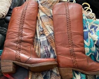 Vintage women’s Frye stack heel boots 