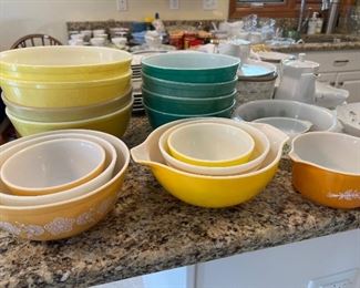 VINTAGE PYREX