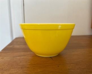 YELLOW PYREX