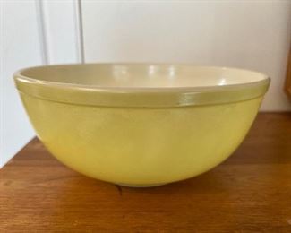 YELLOW PYREX