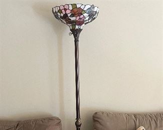 FLOOR LAMP