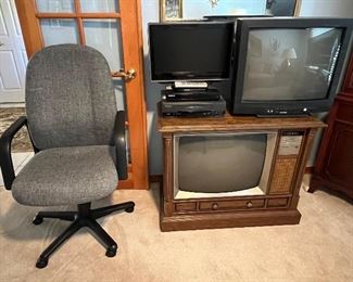 DESK CHAIR, TV’S