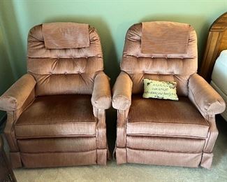 2 RECLINERS