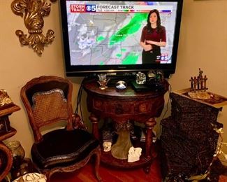 Panasonic Tv w/ Remote $100 ,,, Chair $100..Table $200