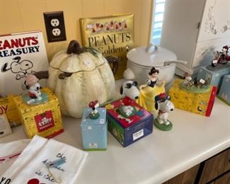 SNOOPY COLLECTIBLES 