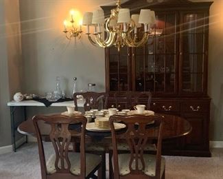 Beautiful mahogany dining room furniture by Davis company of Nashville.  Table with 2 leaves, pads and 6 chairs