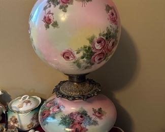 ANTIQUE GONE WITH THE WIND LAMP