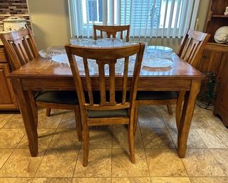 WOOD DINING TABLE W/4 CHAIRS
