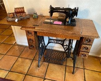 Antique Oak sewing No. 15 Sewing machine in oak cabinet with carved drawer fronts and sides, Nice!