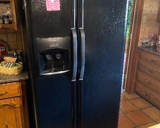 Frigidaire Refrigerator, side by side works great!