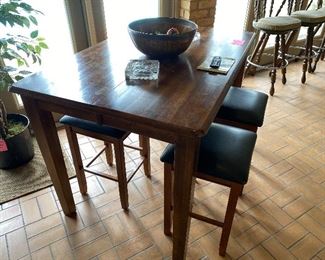 Pub table with 4 stools