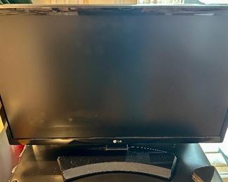 LG 22" Desktop TV perfect for Kitchen, watching your favorite Food Channel episodes.  Includes Remote