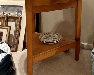 Round Knotty Pine Table by Lane, American Folk Museum Badge