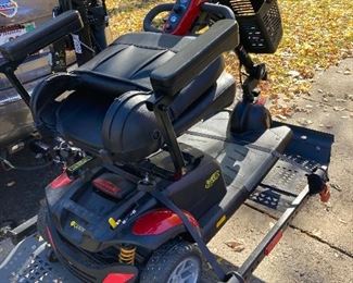 Bruno Hydraulic Lift for Trailer Hitch to transport the Scooter