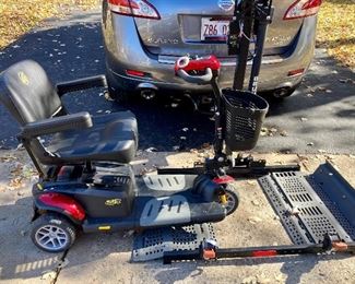 Bruno Hydraulic Lift for Trailer Hitch to transport the Scooter