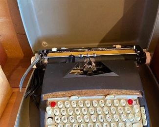 Vintage Sears Typewriter/case