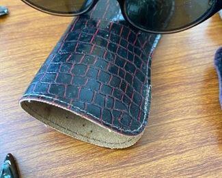 Mid Century Cat Eyes Sunglasses/Case