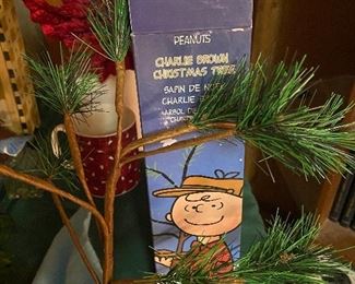 Peanuts Christmas Tree with Linus Blanket and Original Box