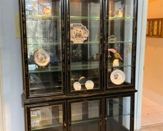 Statuesque Drexel Heritage Pagoda Top chinoiserie lighted display cabinet
