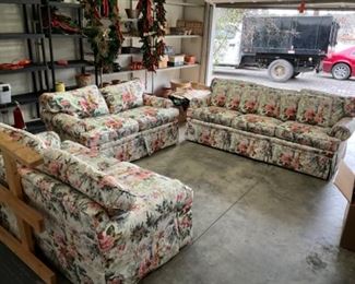 Cool Oriental Chintz style sofa set!