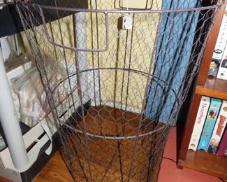 Cool wire trash can