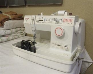 singer sewing machine w/case